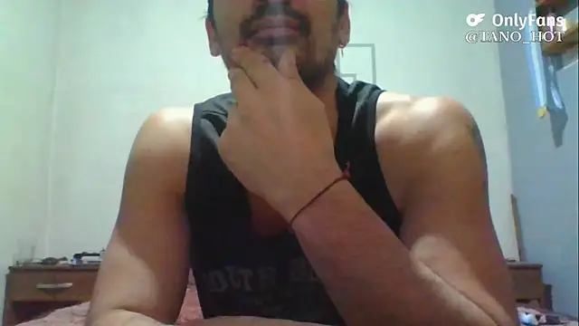 italianbighorse22 online show from November 3, 1:21 am