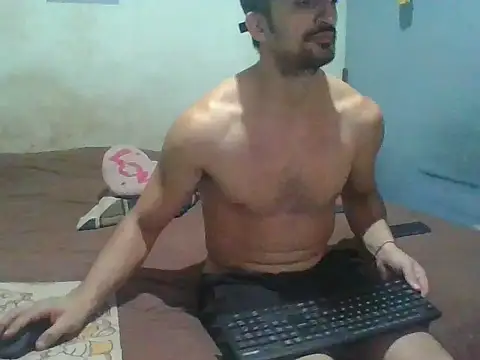 italianbighorse22 online show from February 8, 3:56 am