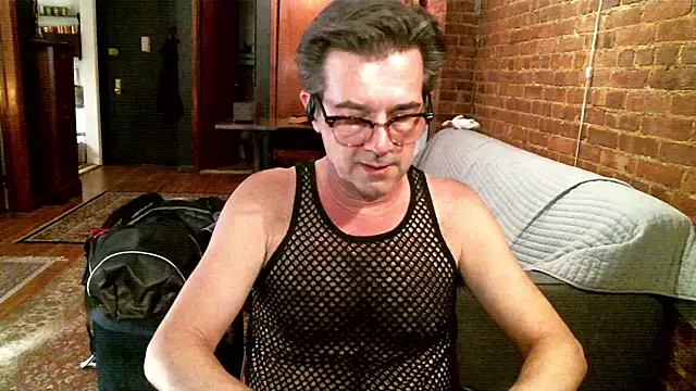 Johnny Bottoms online show from April 5, 7:10 pm