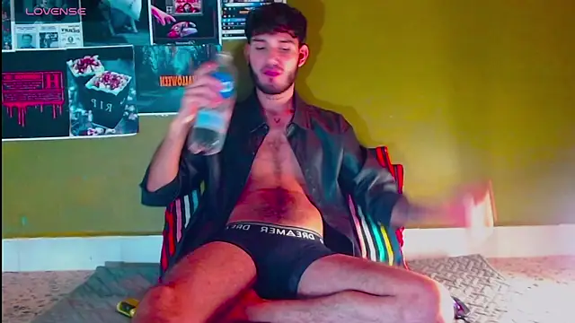 gato444  online show from January 2, 8:57 pm