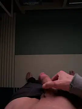 Snapshot of mas317592 chatting on February 6, 12:00 am mas317592 online show from February 6, 12:00 am