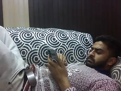 indihotguy online show from February 9, 12:32 pm