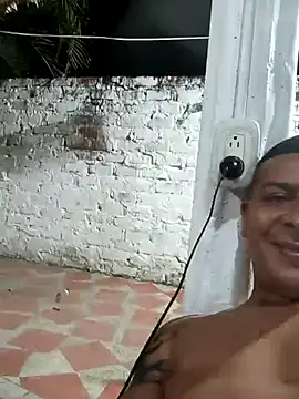 luchitorey95 online show from February 21, 11:32 pm
