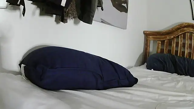 Snapshot of bjay1210 chatting on February 8, 1:11 am bjay1210 online show from February 8, 1:11 am