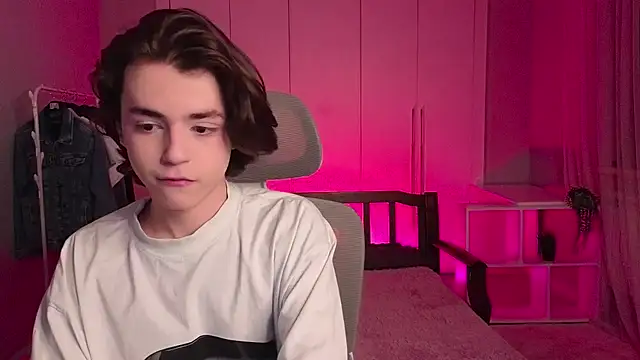 b0y fantasy online show from March 17, 3:40 pm