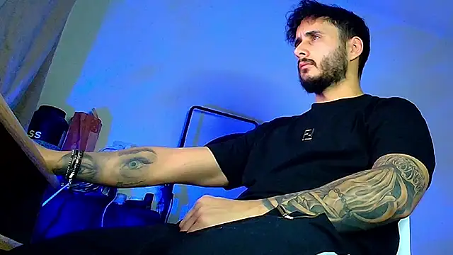 XanderCage99 online show from December 18, 7:21 pm