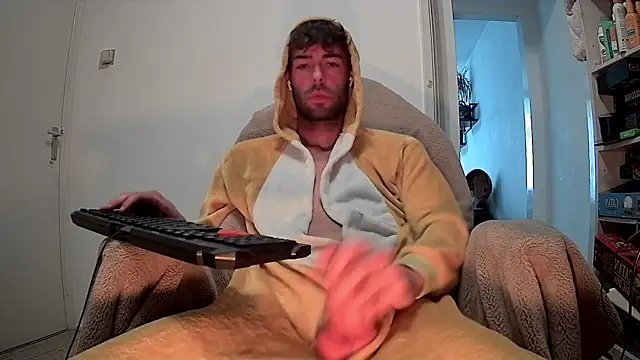 Snapshot of onesieboyx chatting on September 15, 11:44 am onesieboyx online show from September 15, 11:44 am