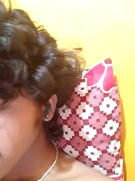 CosmicEmuu online show from February 17, 1:42 pm