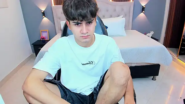 Tommy18   online show from June 3, 3:41 am
