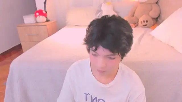 AllanYong18 online show from February 14, 7:36 am