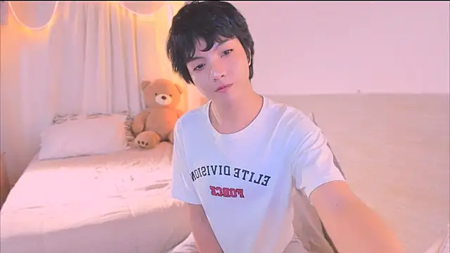 AllanYong18 online show from November 12, 4:51 am