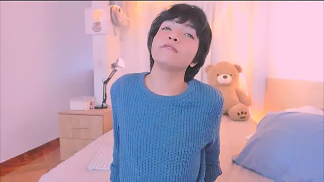 AllanYong18 online show from December 18, 12:12 pm