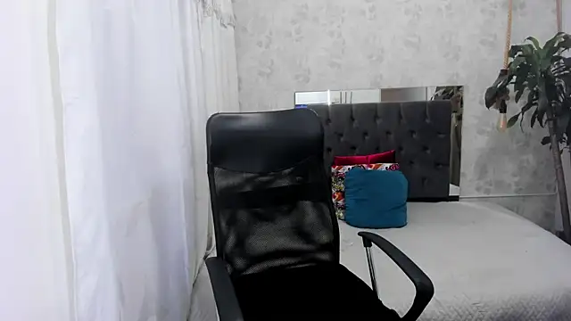 Snapshot of blondie_lover69 chatting on October 5, 8:35 pm blondie lover69 online show from October 5, 8:35 pm