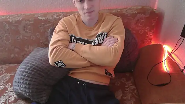 Snapshot of johnny_positive chatting on February 10, 5:03 am johnny positive online show from February 10, 5:03 am