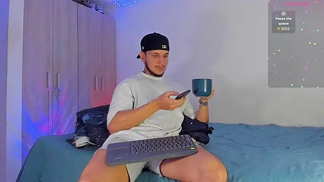 austinoficial online show from November 18, 11:37 pm