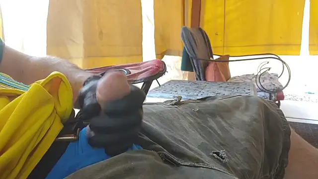 bwcbeat83 online show from April 12, 8:43 pm