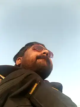 Snapshot of Raziv_komal143 chatting on March 12, 12:26 pm Raziv komal143 online show from March 12, 12:26 pm