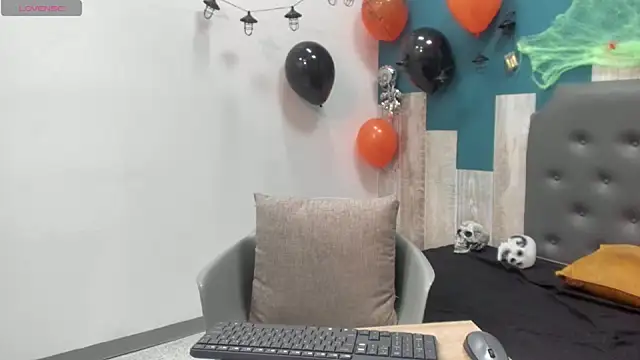 Snapshot of Frank_Millers chatting on October 20, 8:35 pm Frank Millers online show from October 20, 8:35 pm