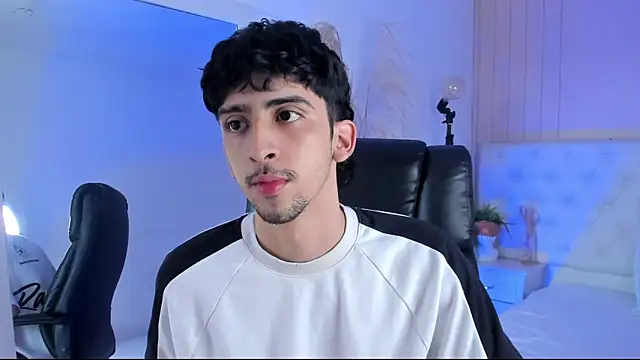 Alezzandro  online show from October 14, 9:11 pm