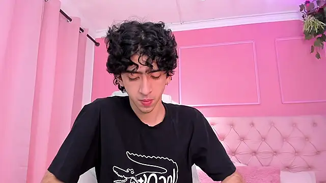 Alezzandro  online show from February 5, 1:54 pm