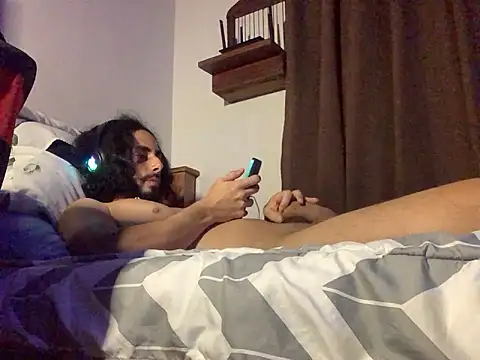 Nooneisthis online show from November 25, 11:12 am