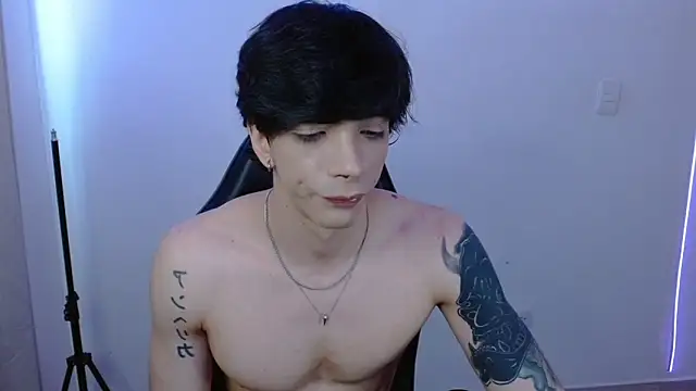 H3ll B0I online show from February 9, 5:50 pm