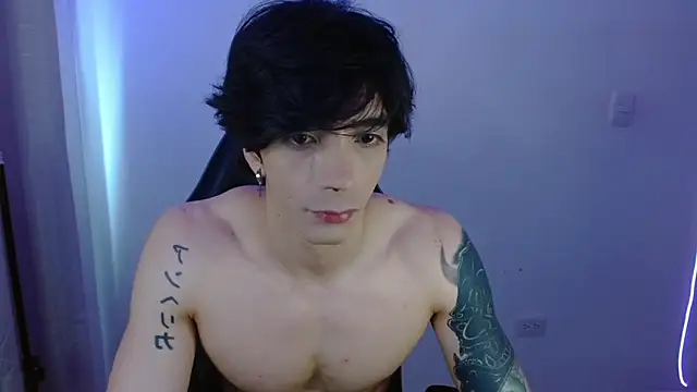 H3ll B0I online show from February 7, 5:29 pm