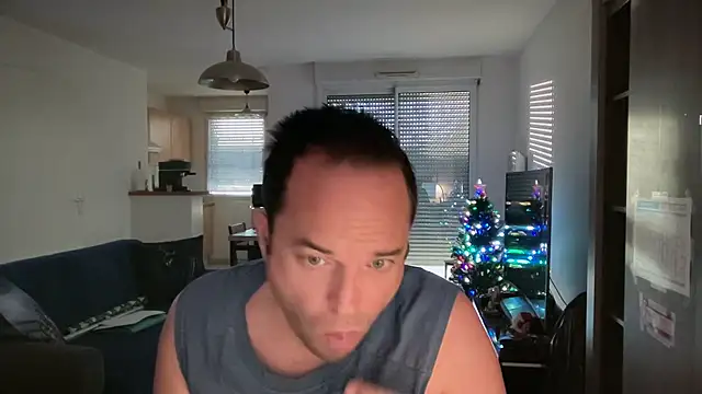 Funnyjul31 online show from December 21, 3:31 pm