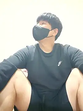 Tyyyggjju online show from October 31, 8:40 am