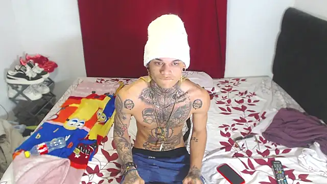 Snapshot of hot_man05 chatting on February 4, 6:14 am hot man05 online show from February 4, 6:14 am