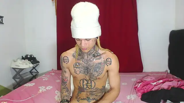 Snapshot of hot_man05 chatting on January 29, 10:16 am hot man05 online show from January 29, 10:16 am