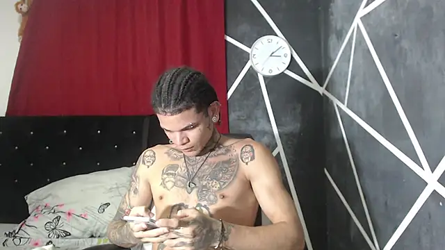 Snapshot of hot_man05 chatting on October 12, 11:54 pm hot man05 online show from October 12, 11:54 pm
