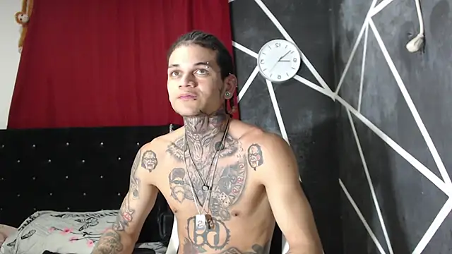 Snapshot of hot_man05 chatting on October 3, 10:48 pm hot man05 online show from October 3, 10:48 pm