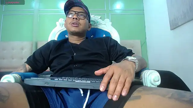 Snapshot of Saipadpuer30 chatting on February 23, 3:18 am Saipadpuer30 online show from February 23, 3:18 am