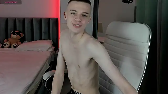 Chris  Brown online show from February 15, 6:12 pm