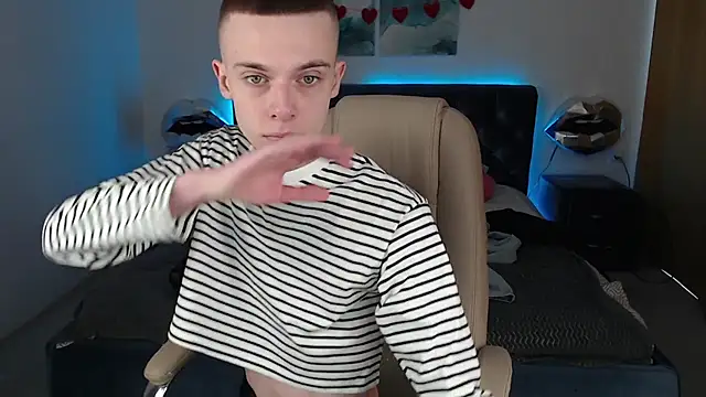 Chris  Brown online show from February 19, 12:22 pm