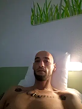 enzo4586 online show from February 2, 7:57 pm