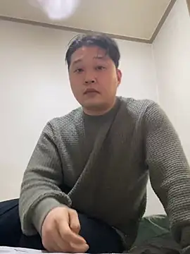 Snapshot of offwhite777 chatting on February 23, 6:55 am offwhite777 online show from February 23, 6:55 am