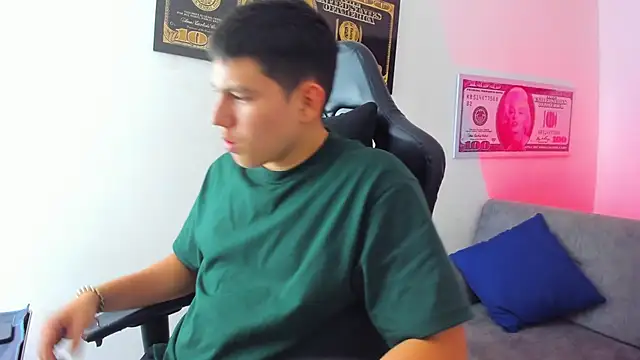 JamesCr  online show from March 5, 9:28 pm