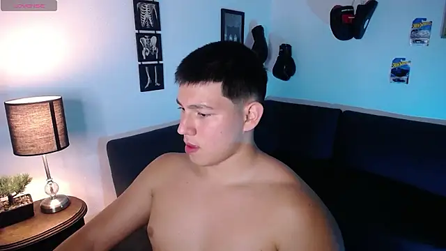 JamesCr  online show from March 10, 12:16 am