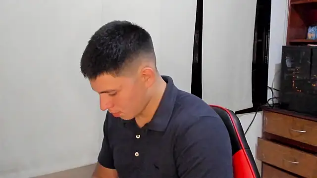 JamesCr  online show from February 11, 3:40 am