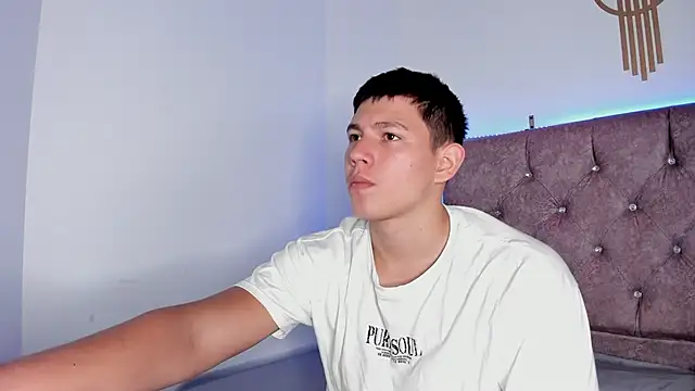 JamesCr  online show from February 25, 1:39 pm