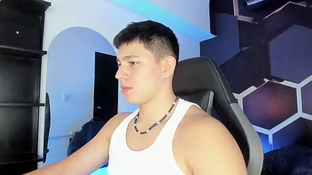 JamesCr  online show from July 17, 8:15 pm