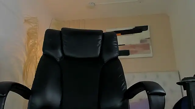 ISAAC CRYSTON online show from December 13, 10:27 pm