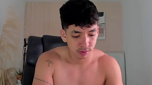 Snapshot of ISAAC_CRYSTON chatting on October 23, 8:12 pm ISAAC CRYSTON online show from October 23, 8:12 pm