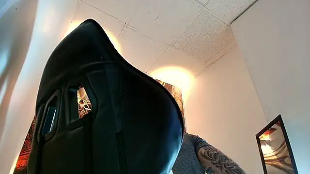 Luke davis01 online show from April 16, 1:00 pm