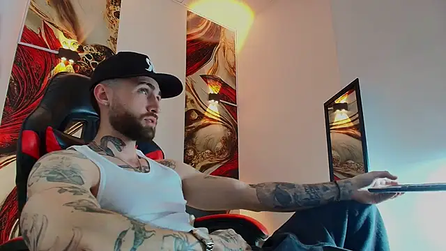 Luke davis01 online show from December 3, 1:17 pm