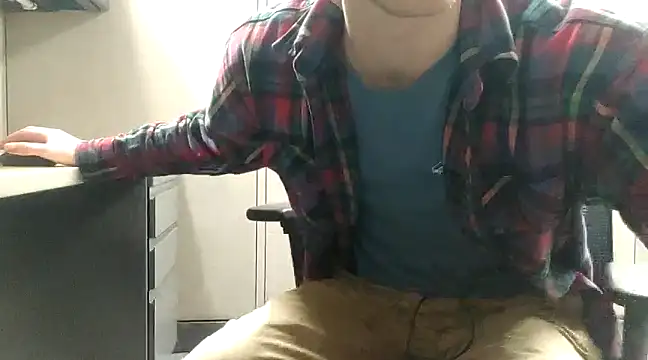 Snapshot of Panda__panda_panda chatting on March 4, 7:01 pm Panda  panda panda online show from March 4, 7:01 pm