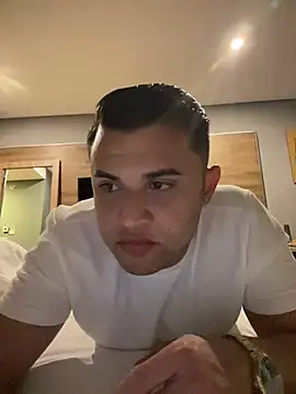 Snapshot of ErickDousson chatting on February 27, 12:30 am ErickDousson online show from February 27, 12:30 am