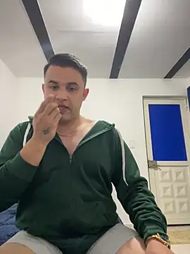 Snapshot of ErickDousson chatting on February 12, 10:46 am ErickDousson online show from February 12, 10:46 am